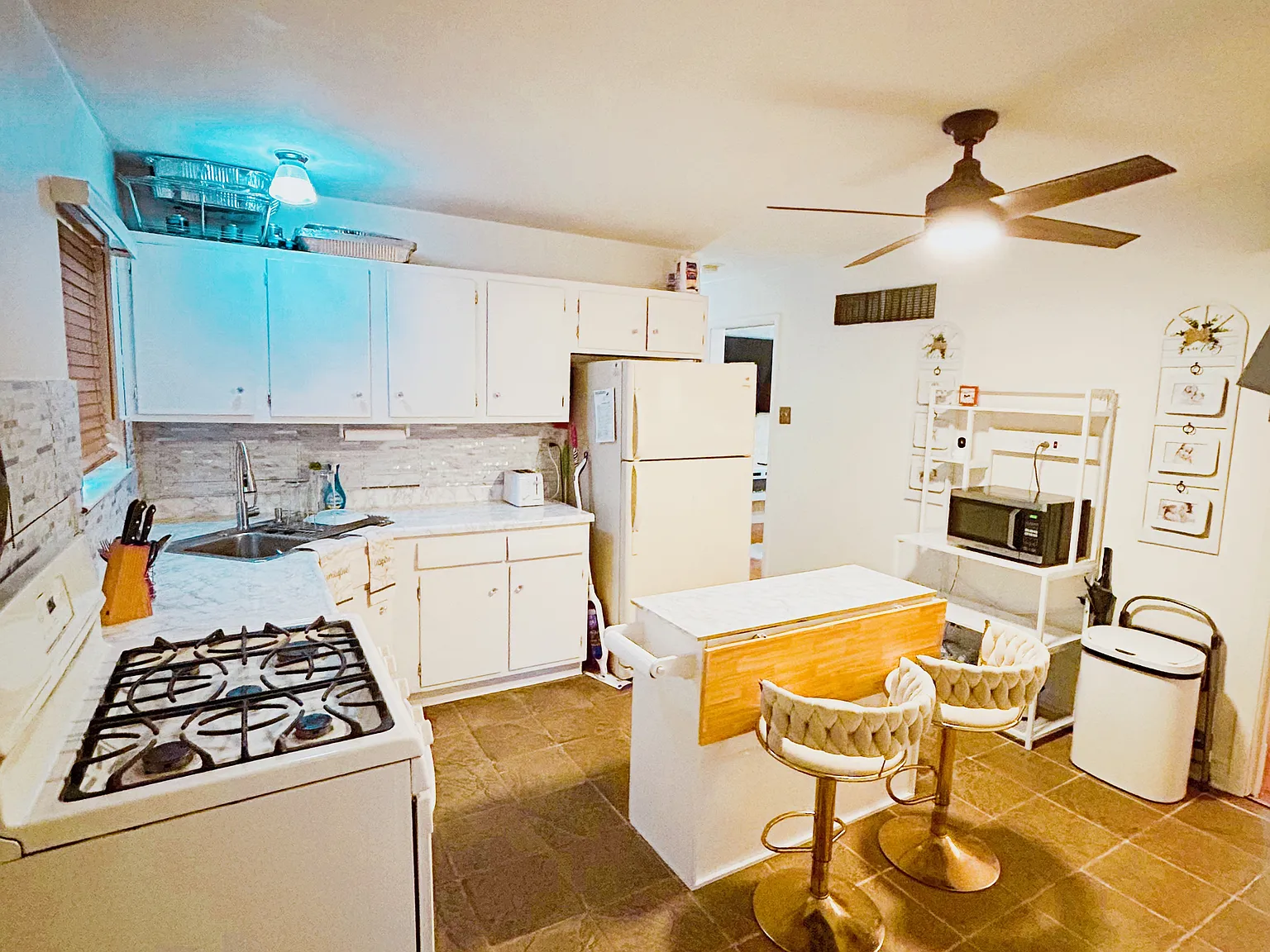 2 bed, 910 sqft, $2,000 — Photo 3