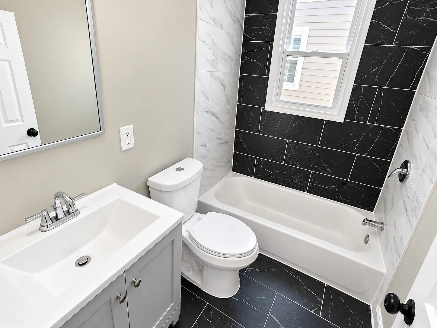 3 bed, 1200 sqft, $2,045 — Photo 2