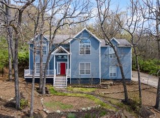 614 N Rockcliff Rd, Fayetteville, AR 72701