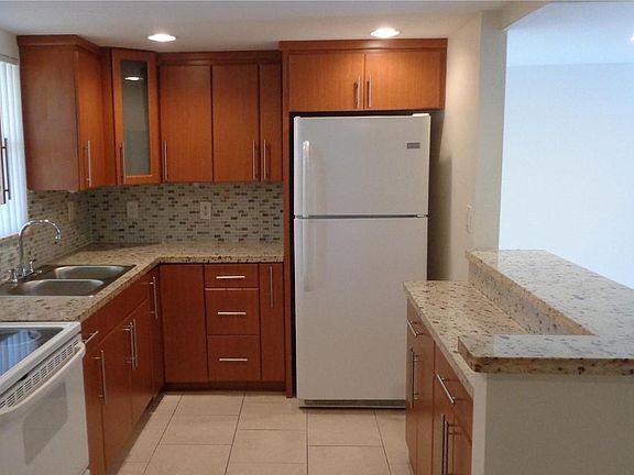 5th image of 9371 Fontainebleau Blvd #229