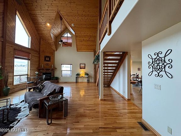 5th image of 1740 W Bumblebee Dr