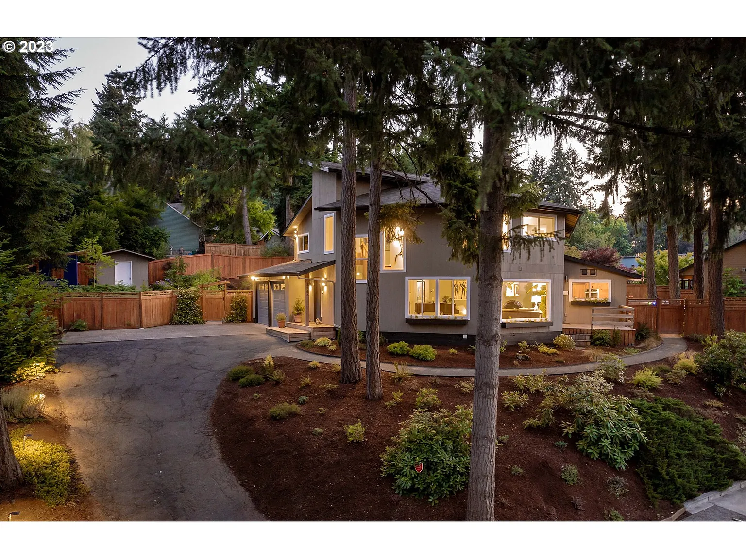 2466 Panorama Dr photo 1