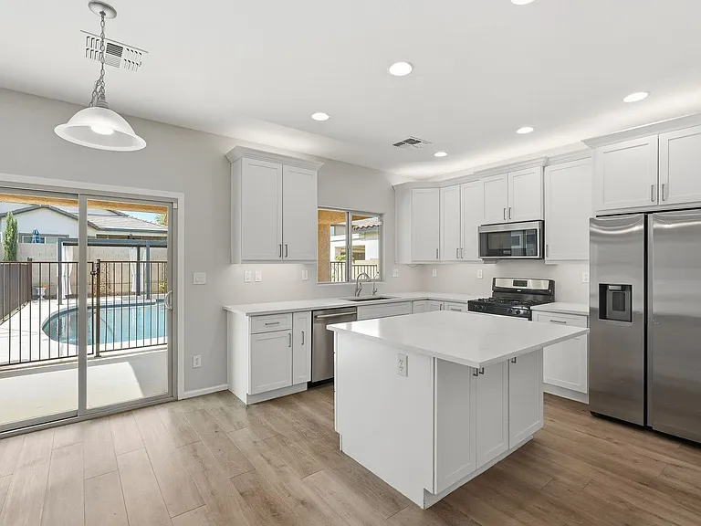 10815 W Avenida Del Rey — Photo 1
