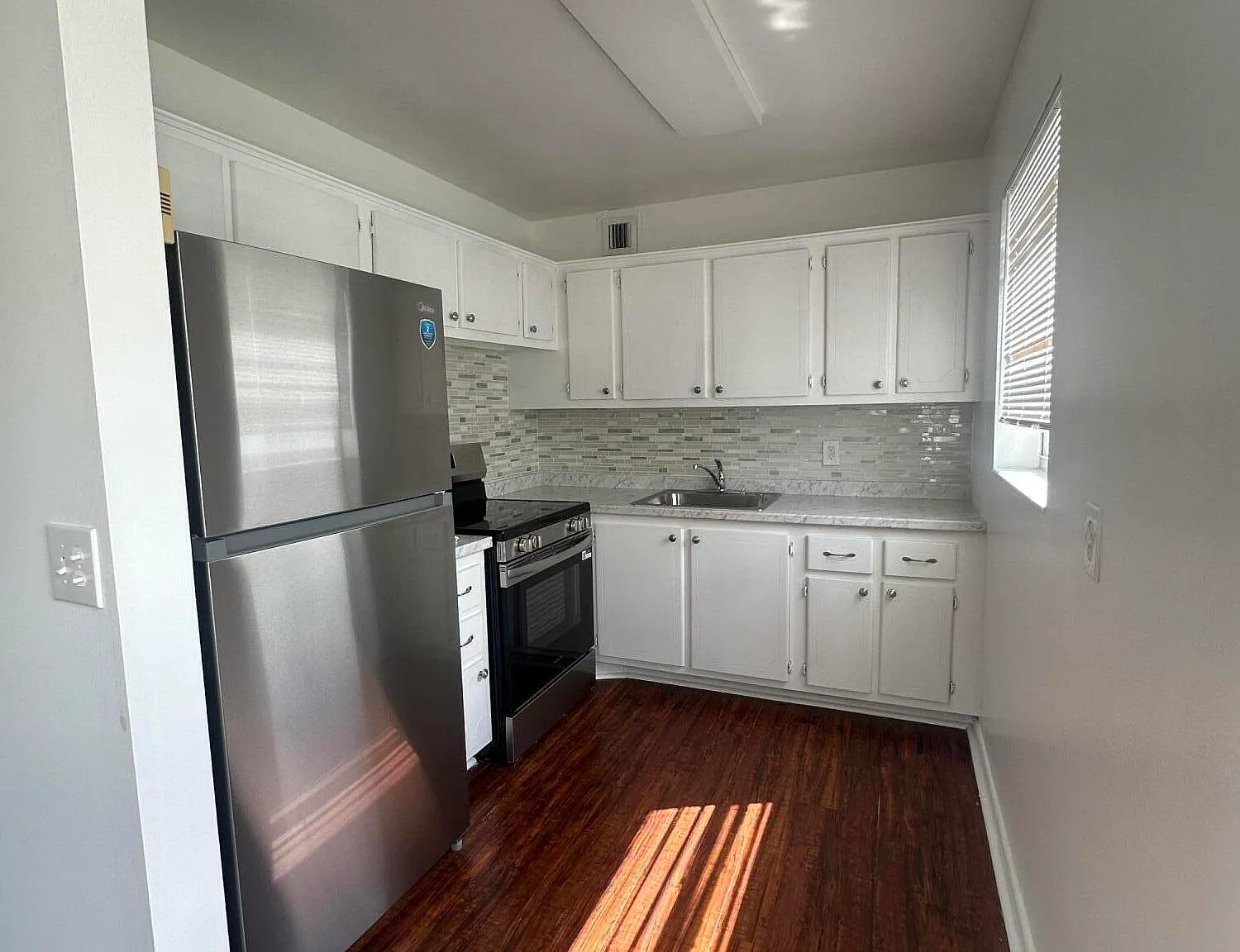 2 bed, 1.5 bath, 819 sqft, $1,475 — Photo 1