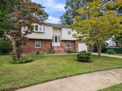7 Bennett Court, Copiague, NY, 11726