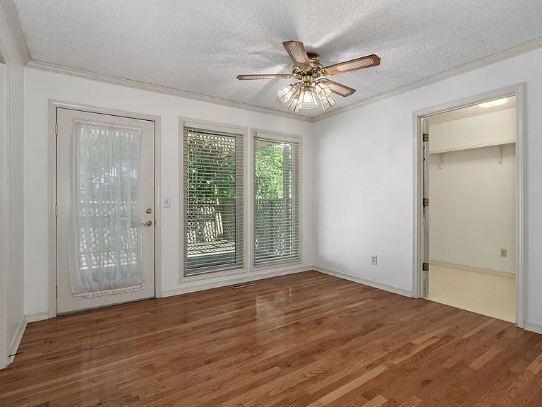 4035 S Parkcrest Ave — Photo 16