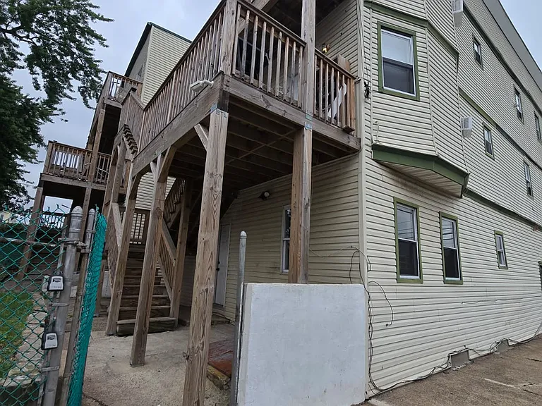 264 S 1st St #1A — Photo 8