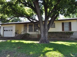 609 N Elk St, Fredericksburg, TX 78624