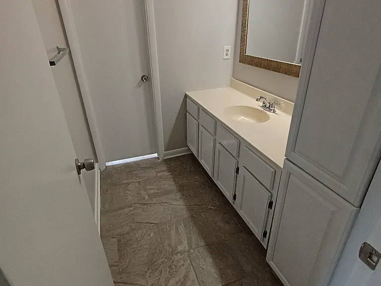 644 Rowan Dr — Photo 9