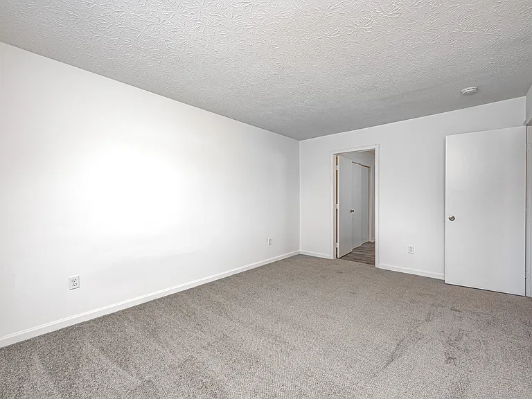 Greenfield Knoll Apartments — Photo 22