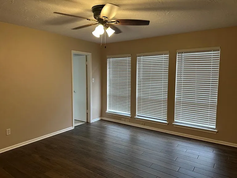 17406 Spicewood Springs Ln #17406 — Photo 28