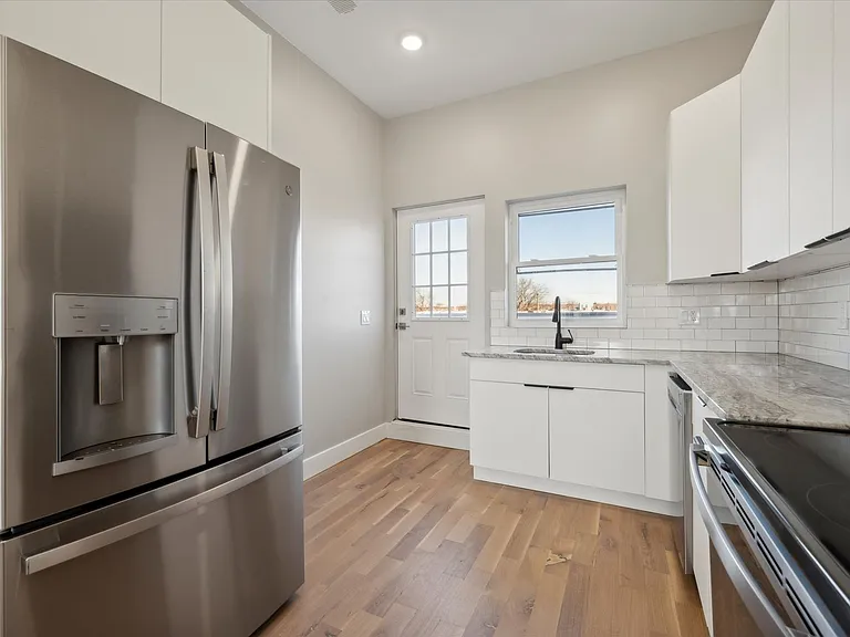 5412 Delancey St — Photo 2