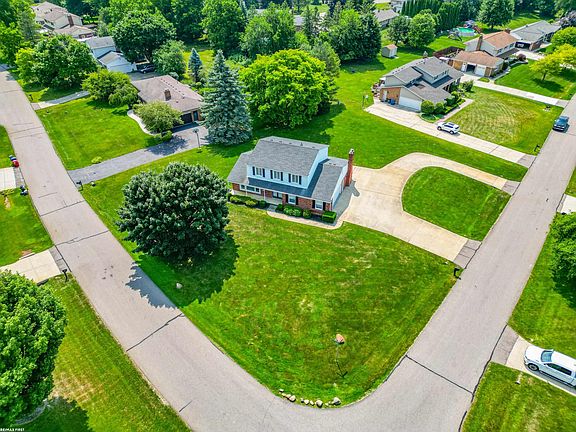 3rd image of 8506 Orchardview Dr