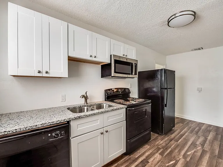3540 Burton Ave #B — Photo 2