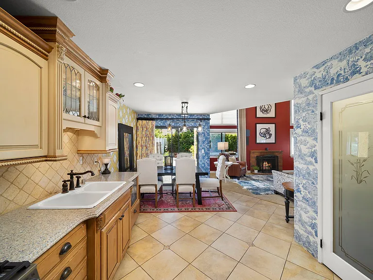 25685 Lupita Dr — Photo 11