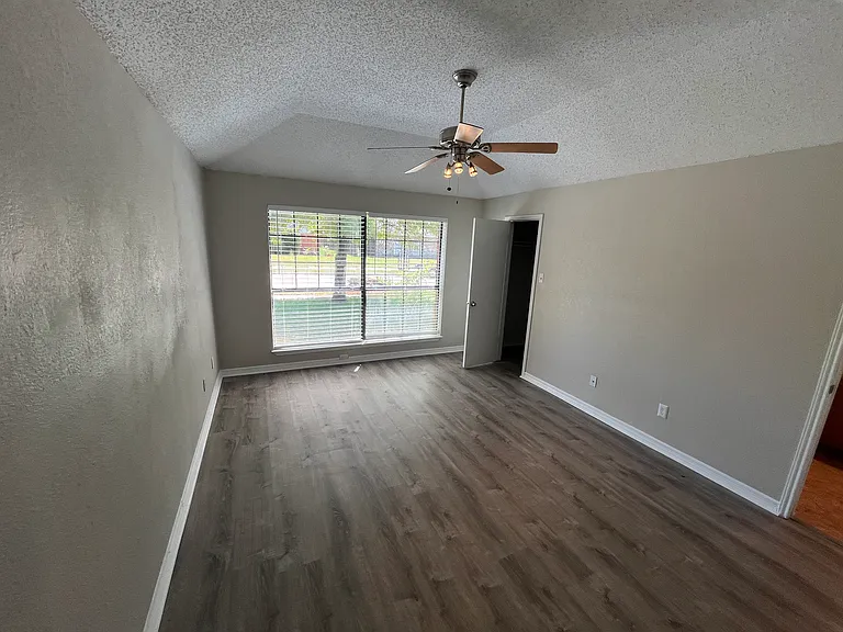 2405 Brookside Dr — Photo 5