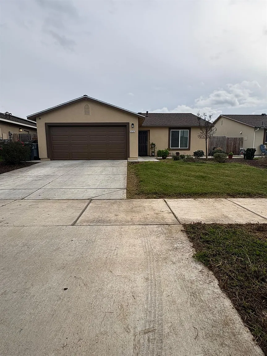 628 Marcus St photo 1