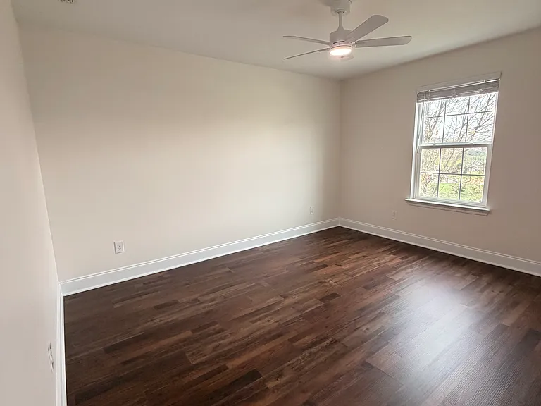 466 Carriage House Ln — Photo 23