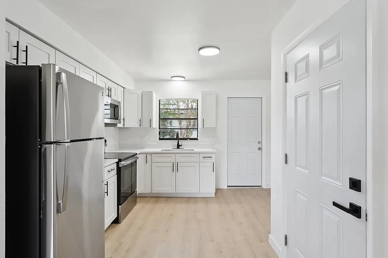 2 bed, 750 sqft, $2,000 — Photo 3