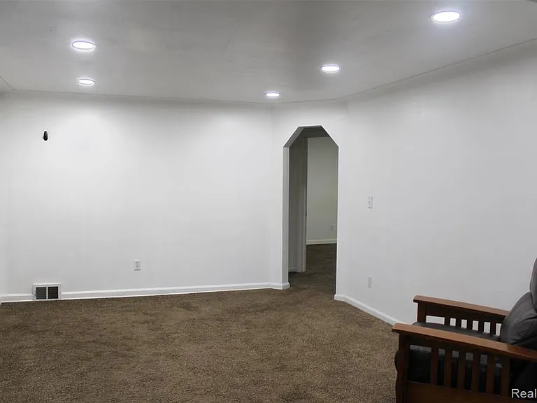 1253 Atkinson Ave — Photo 9