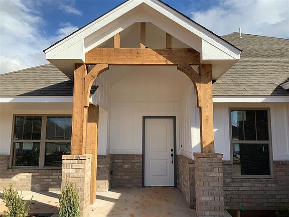 3rd image of 2408 Creekview Trl