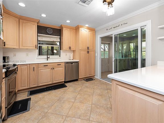 5th image of 715 SE 22nd Ln