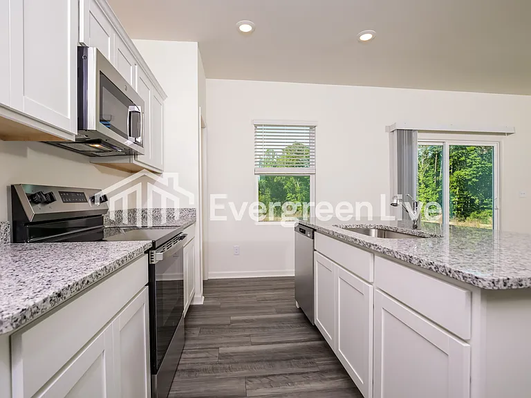 305 Logan Creek Dr — Photo 7
