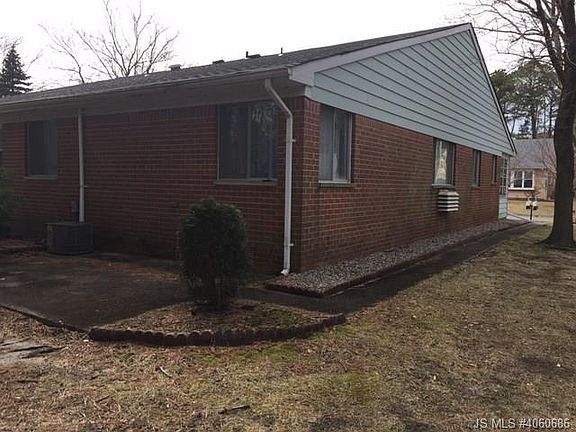 3rd image of 61 Yorktowne Pkwy #A