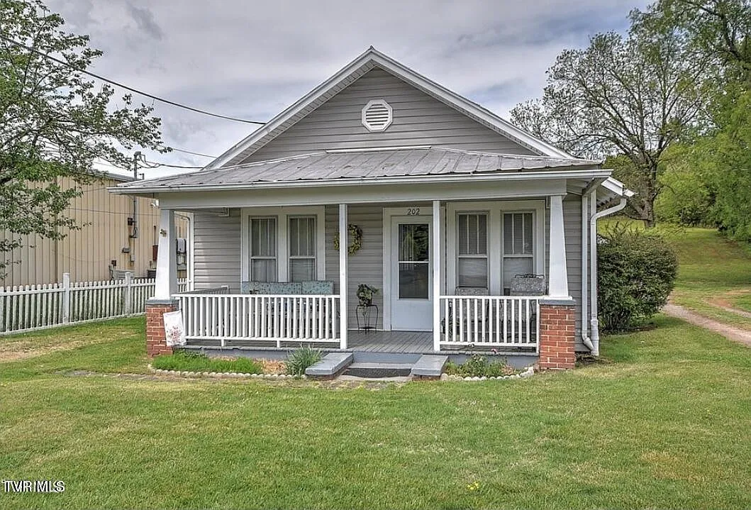 2 bed, 1.0 bath, 816 sqft, $1,050 — Photo 3