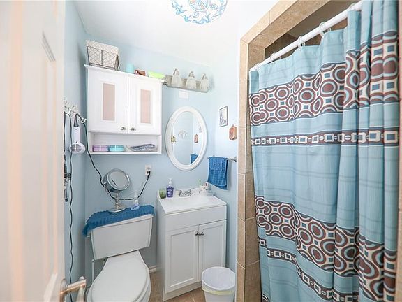 4th image of 1408 W 22nd St