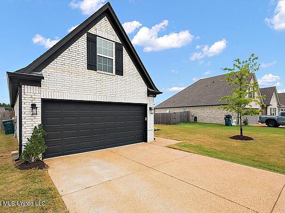 2nd image of 2482 Dela Dr