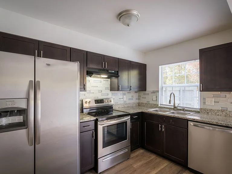 Golden Gate Townhomes — Photo 87