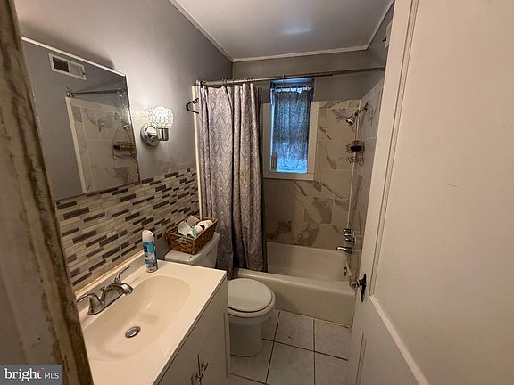 5th image of 302 Springton Rd
