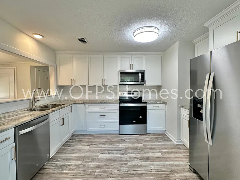 326 Washington Ave — Photo 6
