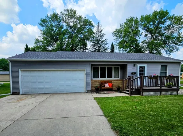 1221 N 6th St, Montevideo, MN 56265