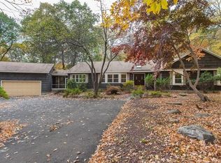 124 Peck Hill Rd, Woodbridge, CT 06525