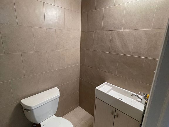 3rd image of 1916 E Pike St #1