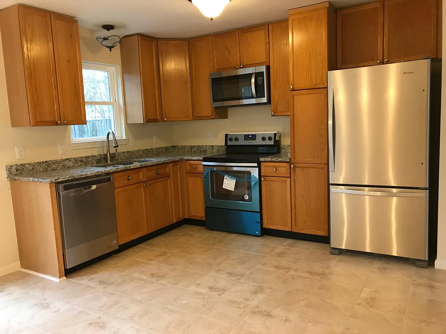 4 bed, 1992 sqft, $2,680 — Photo 3