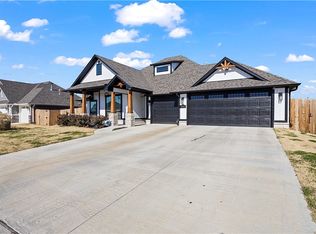 1712 Tull Dr, Pea Ridge, AR 72751