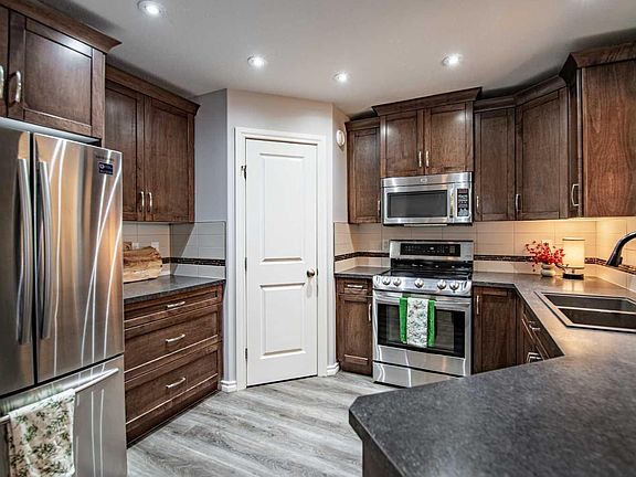 5th image of 73 Bowman Cir