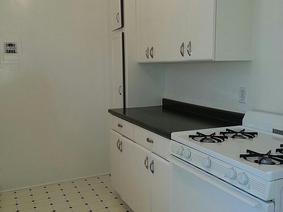 3rd image of 2505 N Beachwood Dr APT 2