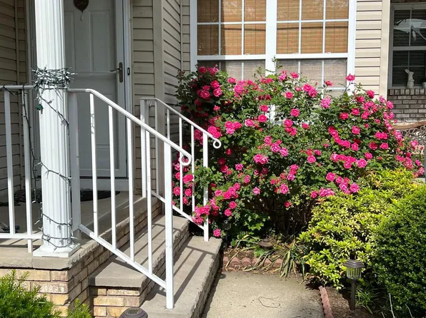 40 Frost Ln, East Windsor, NJ 08520