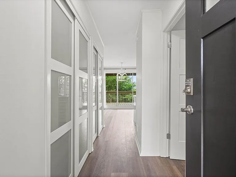 2024 Sea Cliff Dr N — Photo 2