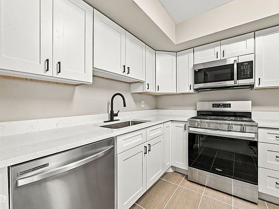 3rd image of 457 Sioux Dr
