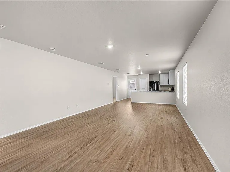1412 Silver Oak Ln — Photo 25
