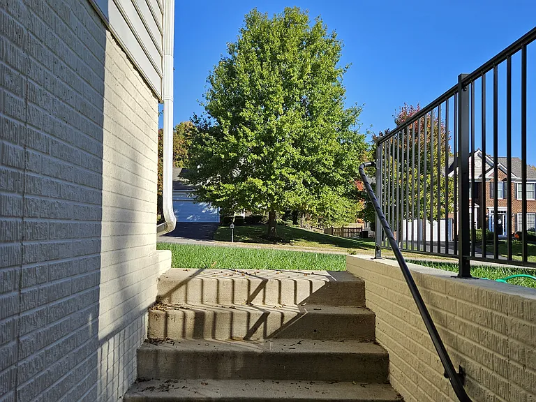 10801 Valley Falls Ct — Photo 9