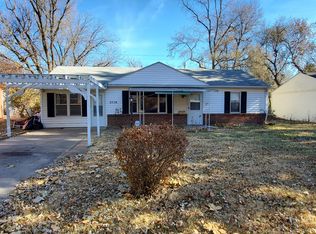 2538 SW Eveningside Dr, Topeka, KS 66614