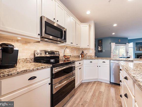 3rd image of 2609 Brown Alder Ct