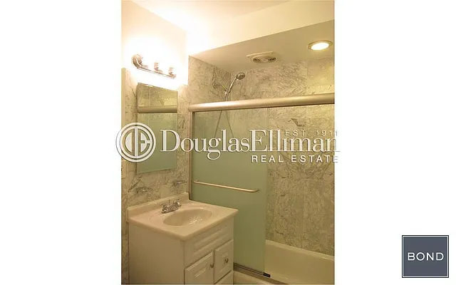 Rented by Bond New York | media 17