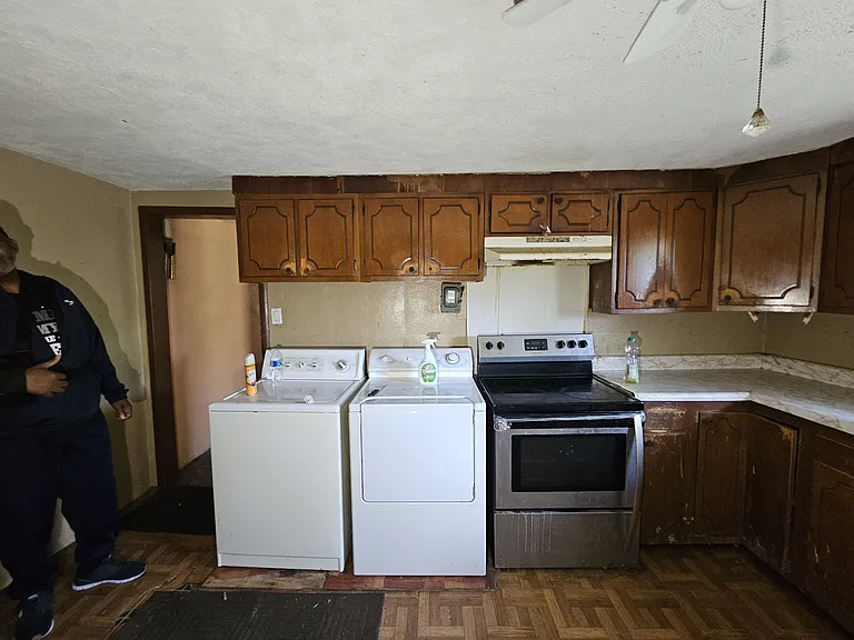 1611 Mousette Ln — Photo 7